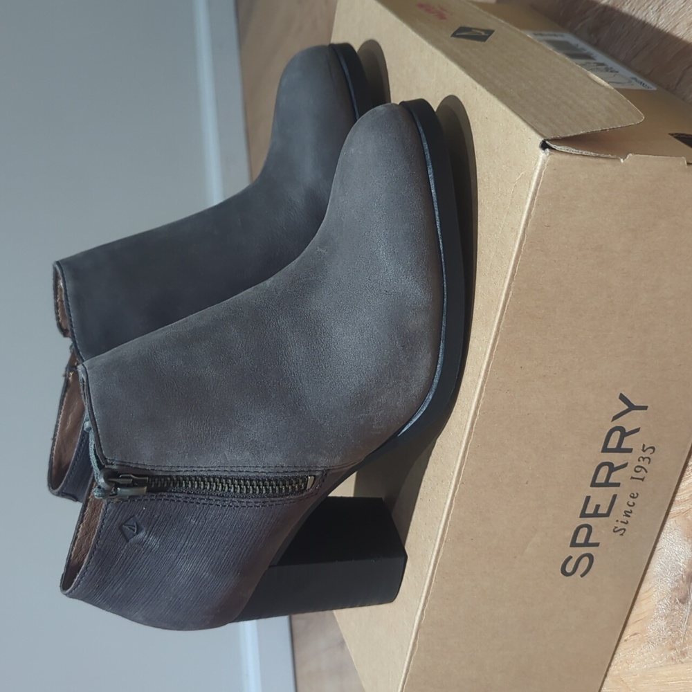 NWOT Sperry Dasher Lille Dark Gray Booties